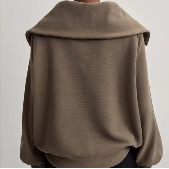 Varley Vine Half-Zip Pullover in Stone Olive Size Small - Picture 3 of 10